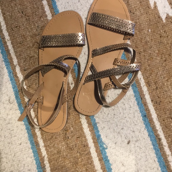 Gold Sandals -size 9- - Picture 1 of 2